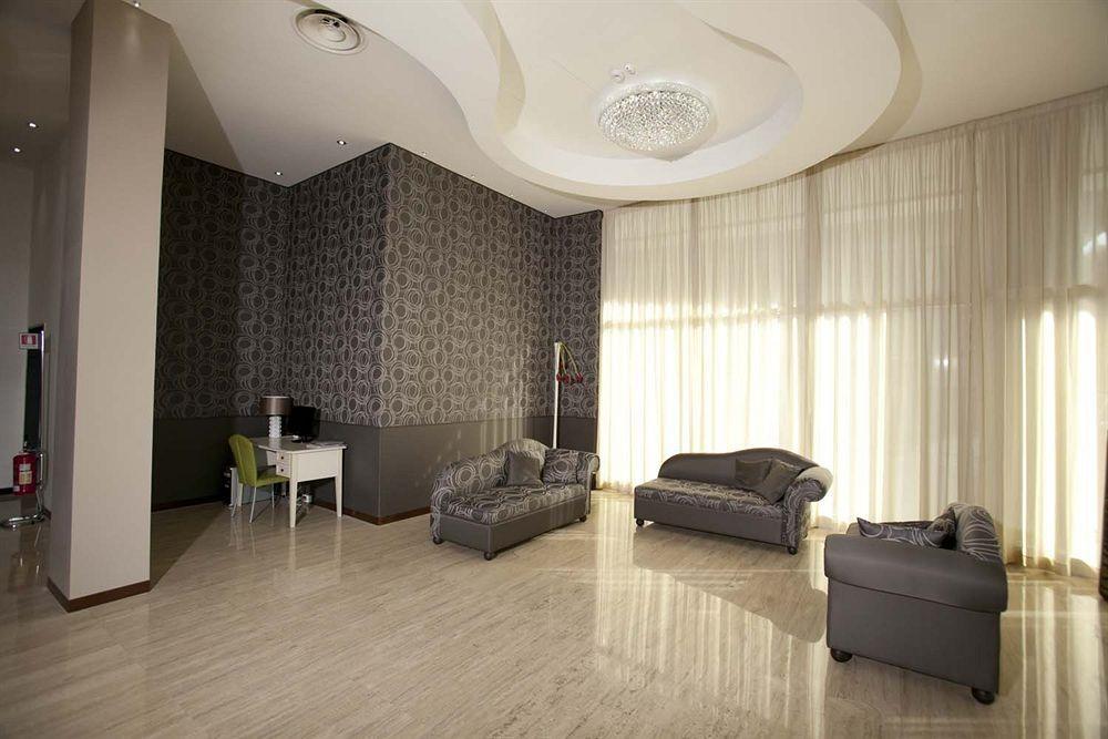 Rolling Hotel Casoria Luaran gambar