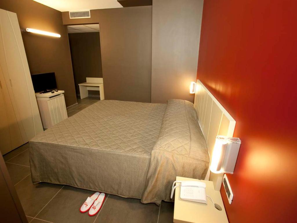 Rolling Hotel Casoria Bilik gambar