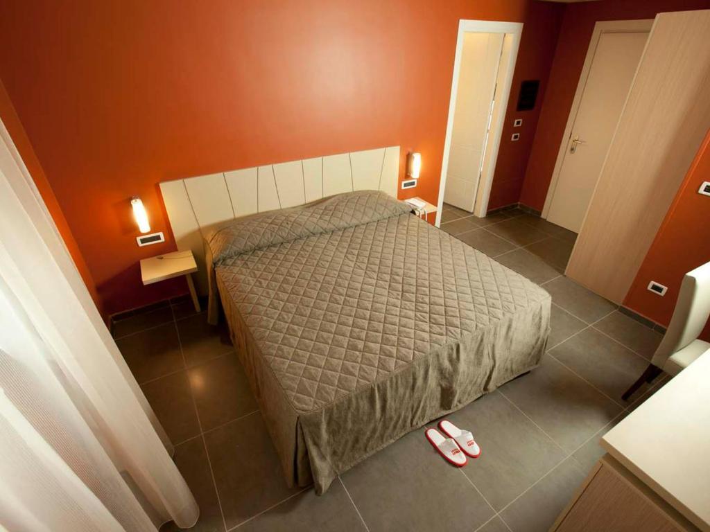 Rolling Hotel Casoria Bilik gambar